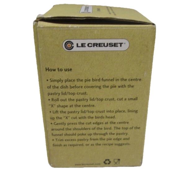 LE CREUSET BAKING PIE BIRD Funnel Marseille Black BRAND NEW In BOX - Picture 7 of 8